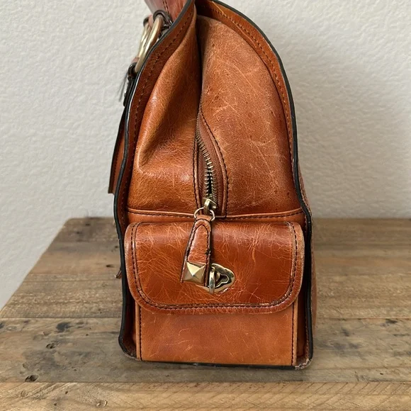 Vintage looking leather Betsy Johnson purse. - Picture 5 of 6